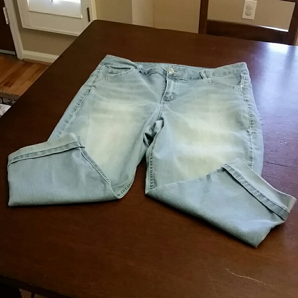 Avenue Capri (size 18)
